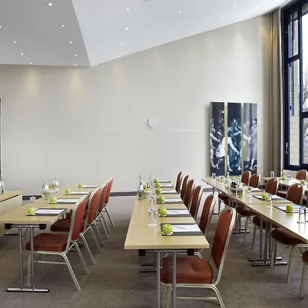 By Ihg Ξενοδοχείο