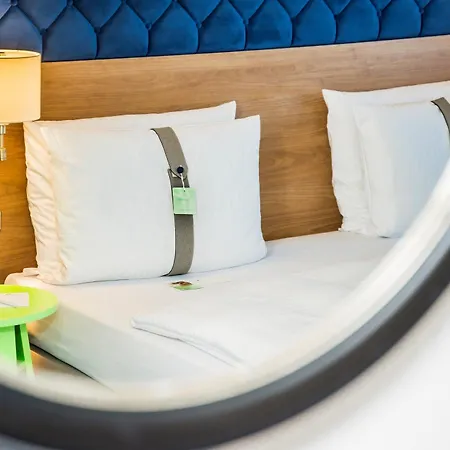 By Ihg Ξενοδοχείο
